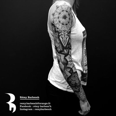  Tatouage mandala sur l'intégralité du bras